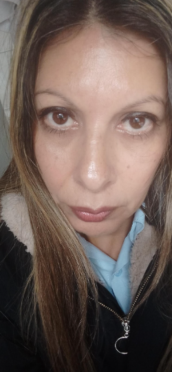 Retrato de Adriana Giménez, biosanadora energética en Argentina