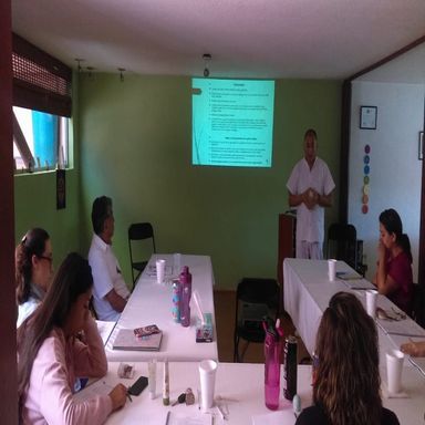 Curso de autosanación donde se enseña a controlar la energía para evitar enfermedades